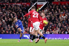 کیرنان دوزبری هال در اولدترافورد مقابل منچستریونایتد