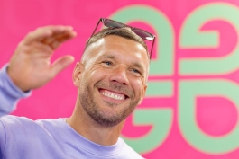 مهاجم سابق تیم ملی آلمان - بازیکن سابق بایرن مونیخ و آرسنال