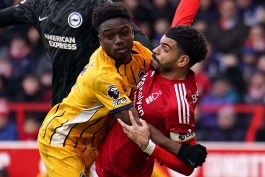 درگیری بازیکنان در بازی ناتینگهام فارست - برایتون