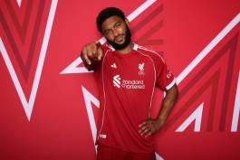 جو گومز مدافع لیورپول