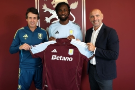 ایوان گسان، مهاجم ساحل عاجی در کنار مونچی و امری مدیر و سرمربی استون ویلا