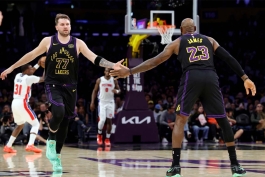 بسکتبال NBA - لبران جیمز - لوکا دانچیچ - لس آنجلس لیکرز 