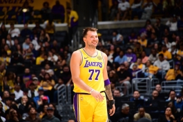 لوکا دانچیچ - ستاره اسلوونیایی لس آنجلس لیکرز - مقابل مینه سوتا تیمبروولوز - 24 اکتبر 