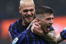 پتر سوچیچ - هافبک اینتر - خوشحالی پس از گل مقابل فیورنتینا در سری آ