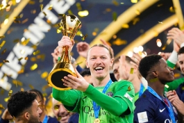 ماتوی سافونوف - دروازه‌بان روس پاری سن ژرمن پس از قهرمانی در جام بین قاره‌ای