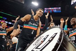 بسکتبال NBA - ویکتور ومبنیاما - سن آنتونیو  