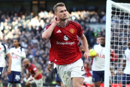 ماتیاس دلیخت پس از گلزنی مقابل تاتنهام - مدافع هلندی منچستریونایتد - لیگ برتر انگلیس