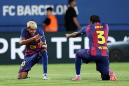 لامین یامال و آلخاندرو بالده پس از گلزنی وینگر اسپانیایی برای بارسلونا مقابل کومو در بازی دوستانه