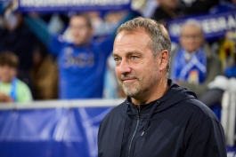 هانسی فلیک در جریان بازی بارسلونا مقابل رئال اویدو در لالیگا