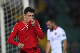 آردا گولر پس از گلزنی مقابل بلغارستان - هافبک تیم ملی ترکیه