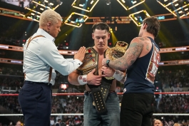 جان سینا به همراه سی ام پانک و کودی رودز در شوی SNME از کمپانی WWE که به مناسبت بازی خداحافظی جان سینا برگزار شد.