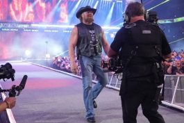 براک لزنر، ستاره کشتی کج و قهرمان سابق WWE و UFC