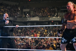 معرفی براک لزنر توسط پال هیمن در شوی کشتی کج رسل پالوزا WWE