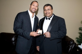 دواین «د راک» جانسون از ستارگان هالیوود، کشتی کج و WWE و پدرش راکی جانسون