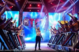 رومن رینز، ستاره کشتی کج و WWE در برند ماندی نایت راو و رئیس قبیله بلادلاین