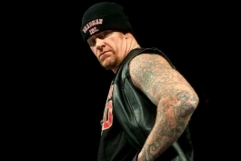 آندرتیکر، اسطوره کشتی کج و WWE