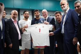 عکس از جیانی اینفانتینو و علیرضا جهانبخش و پیراهن شماره ۷ تیم ملی ایران