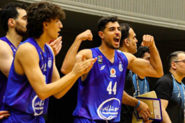 عکس از بازیکنان تیم بسکتبال استقلال در بازی مقابل شهرداری گرگان