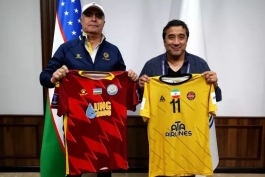 عکس از معارفه لباس بازی نسف قارسی و تراکتور