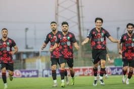 عکس از بازی خیبر خرم آباد و کیا در جام حذفی 