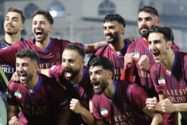 عکس از خوشحالی بازیکنان نساجی پس از پیروزی برابر داماشیان