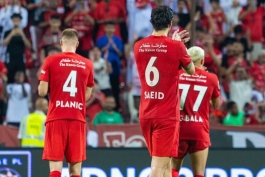 عکس از سعید عزت اللهی و بازیکنان تیم شباب الاهلی امارات