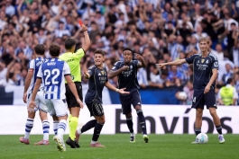 دین هاوسن مدافع اسپانیایی در زمین - رئال مادرید 