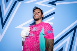 ادرسون دروازه‌بان برزیلی در زمین - منچسترسیتی