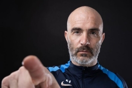 انزو مارسکا سرمربی ایتالیایی در کنار زمین - چلسی