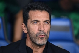 جانلوییجی بوفون دروازه‌بان ایتالیایی در مراسم توپ طلا - یوونتوس