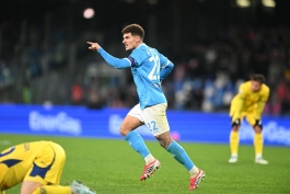 جووانی دی لورنتزو مدافع ایتالیایی در حال انجام شادی گل - ناپولی