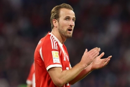 هری کین مهاجم انگلیسی در زمین - بایرن مونیخ