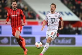 هری کین مهاجم انگلیسی در زمین - بایرن مونیخ