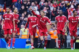 هوگو اکیتیکه مهاجم فرانسوی درحال شادی گل - لیورپول