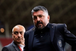 جنارو گتوزو سرمربی ایتالیایی در کنار زمین - تیم ملی ایتالیا