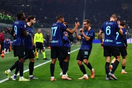 شادی بازیکنان اینتر در زمین - اینتر