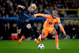 لامین یامال وینگر اسپانیایی در زمین - بارسلونا