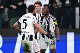 لویس اوپندا مهاجم بلژیکی در حال شادی گل - یوونتوس