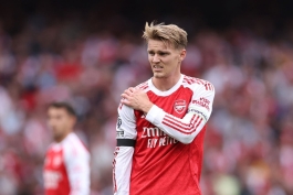 مارتین اودگارد هافبک نروژی در زمین - آرسنال