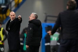 ماسیمیلیانو الگری سرمربی ایتالیایی در کنار زمین - ماسیمیلیانو الگری 