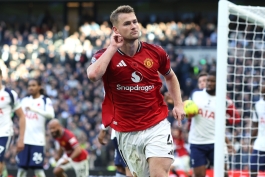 ماتیاس دلیخت مدافع هلندی در زمین - منچستریونایتد