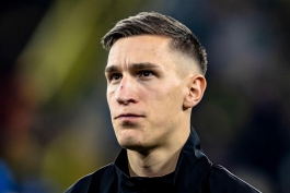 نیکو اشلوتربک مدافع آلمانی در زمین - دورتموند