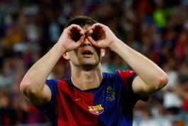 پدری هافبک اسپانیایی در زمین - بارسلونا