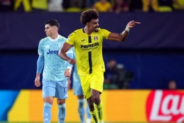 شادی گل رناتو ویگا مدافع پرتغالی در زمین - ویارئال