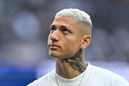 ریچارلیسون مهاجم برزیلی در زمین - تاتنهام