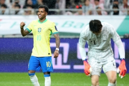 رودریگو وینگر برزیلی در زمین - برزیل