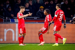 بازیکنان بنفیکا در حال شادی گل - بنفیکا