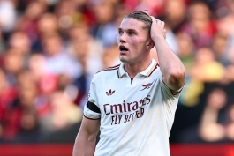 ویکتور یوکرس مهاجم سوئدی در زمین - آرسنال