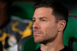 ژابی آلونسو سرمربی اسپانیایی در کنار زمین - رئال مادرید