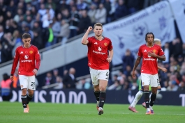 مافع هلندی منچستریونایتد پس از گلزنی برابر تاتنهام